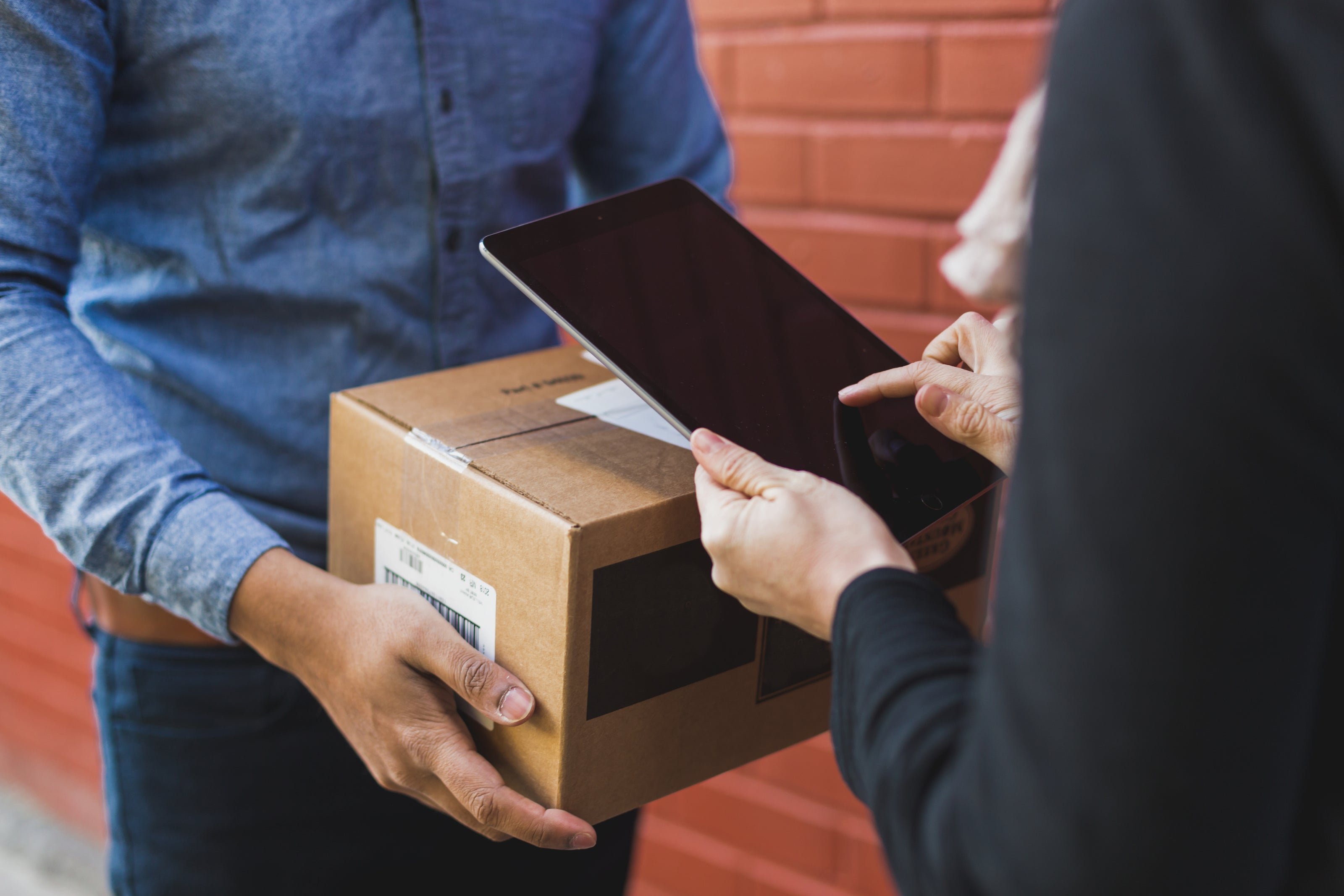 Receiving goods from Supreme Entertainment, who uses SF Express as their delivery means.